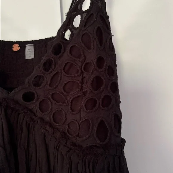REVOLVE FREE PEOPLE BLACK CARRIE EYELET FREEFLOWING ADJUSTABLE STRAP TANK TOP!📦 - Picture 5 of 6